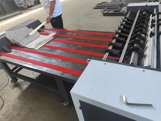 380В гофрированная коробка перегородки вставка сборщик клапанная доска Slotter Machine 2mm-5mm толщина