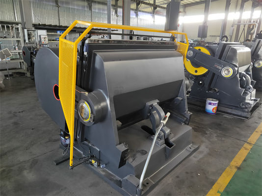 Напряжение 380V / 220V Пиццерия коробка резать и крестировать машину для упаковочного материала