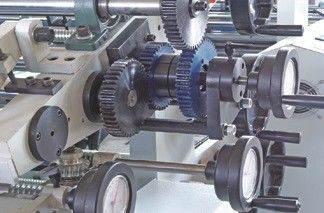 Высокоточная ±1 мм ламинаторная картонная машина для розничной продажи