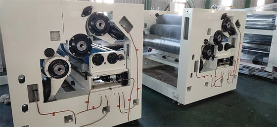 Магазины одежды 2 Ply A/b/c/d/e Флейта Картонная машина для изготовления гофрированного картона