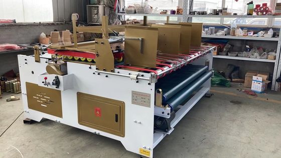 Магазины одежды Картонная коробка из гофрированного картона Производство ручной прессы для подачи пищи Тип клея 1700 кг