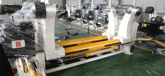 Машина для формирования бумаги для горизонтального выпуска на линии производства гофрированного картона