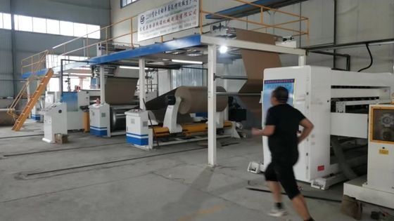 Производственная линия 4500 кг гофрированной доски с частотным управлением и горизонтальным выходом